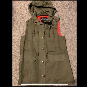 The Buckle Love Tree olive green vest - size S